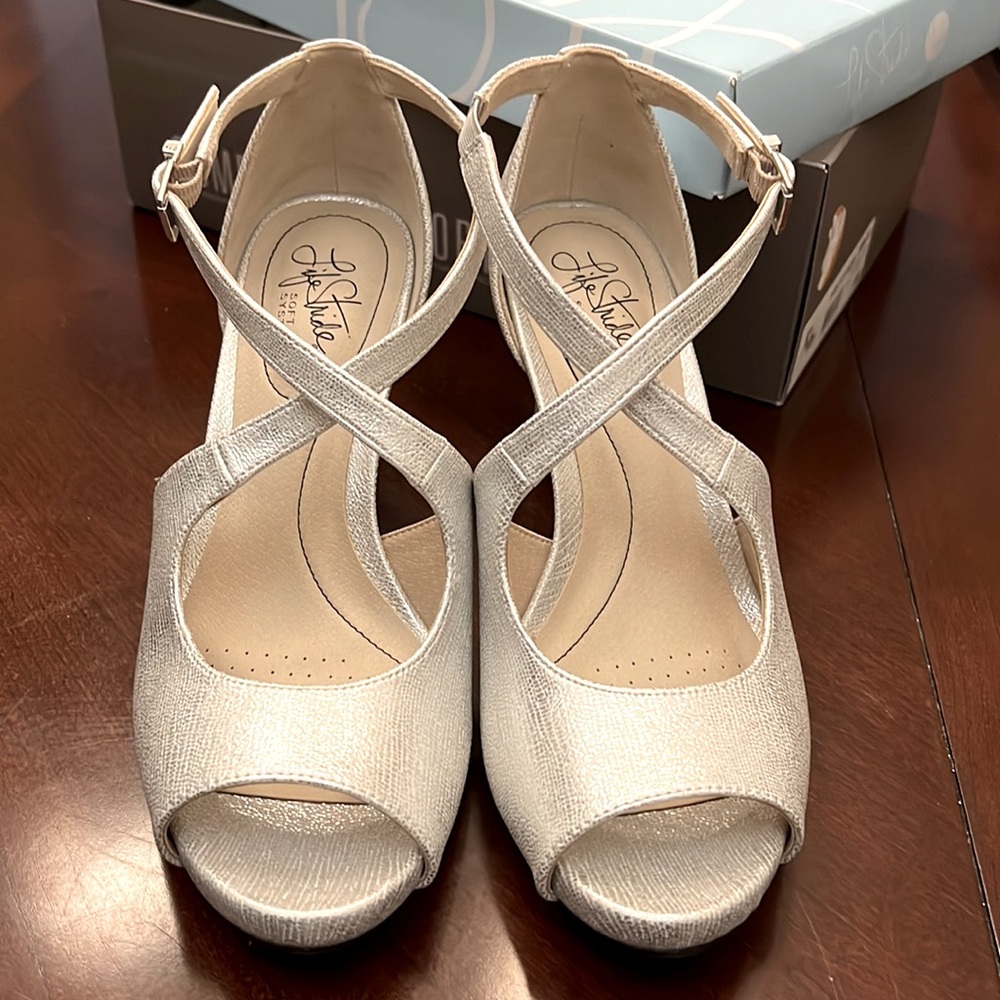 NIB LifeStride Women's Maria Heeled Sandal 9M Silver
